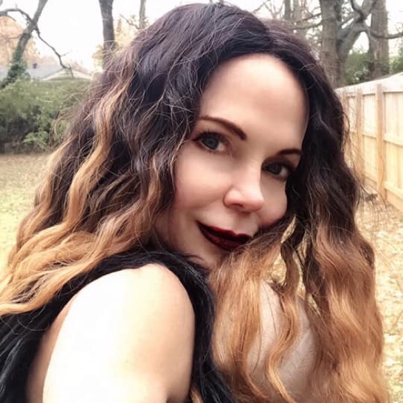 Meet your Posher, Suzanne - Picture 1 of 13